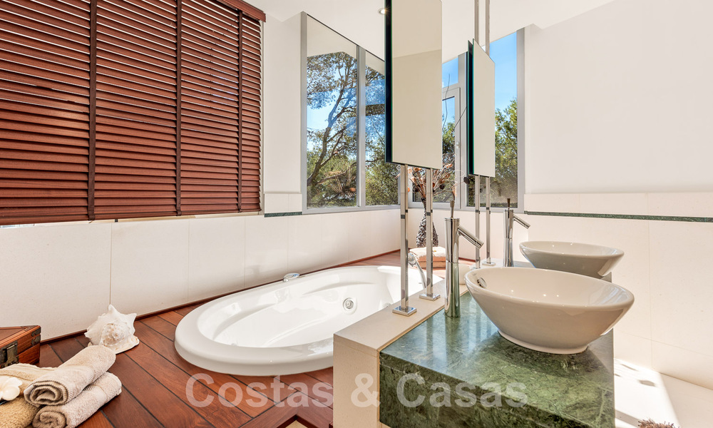 Espaciosa casa adosada de diseño contemporáneo en venta en Sierra Blanca en la Milla de Oro de Marbella 52580