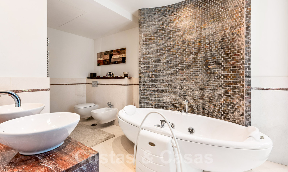 Espaciosa casa adosada de diseño contemporáneo en venta en Sierra Blanca en la Milla de Oro de Marbella 52587