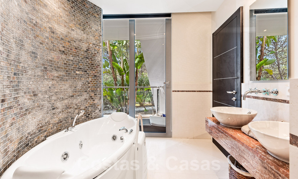 Espaciosa casa adosada de diseño contemporáneo en venta en Sierra Blanca en la Milla de Oro de Marbella 52588