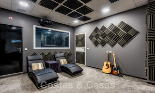 Espaciosa casa adosada de diseño contemporáneo en venta en Sierra Blanca en la Milla de Oro de Marbella 52592 