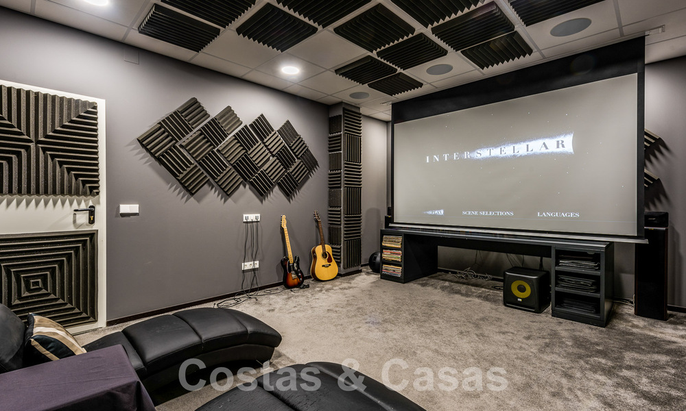 Espaciosa casa adosada de diseño contemporáneo en venta en Sierra Blanca en la Milla de Oro de Marbella 52593