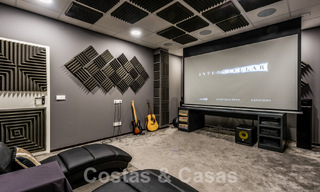 Espaciosa casa adosada de diseño contemporáneo en venta en Sierra Blanca en la Milla de Oro de Marbella 52593 