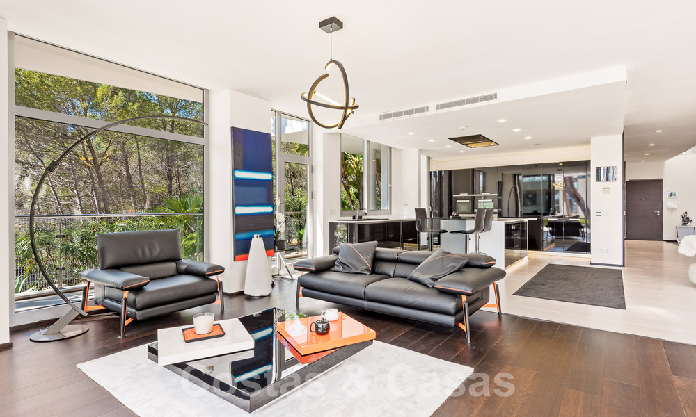 Espaciosa casa adosada de diseño contemporáneo en venta en Sierra Blanca en la Milla de Oro de Marbella 52601