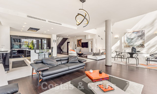 Espaciosa casa adosada de diseño contemporáneo en venta en Sierra Blanca en la Milla de Oro de Marbella 52602 
