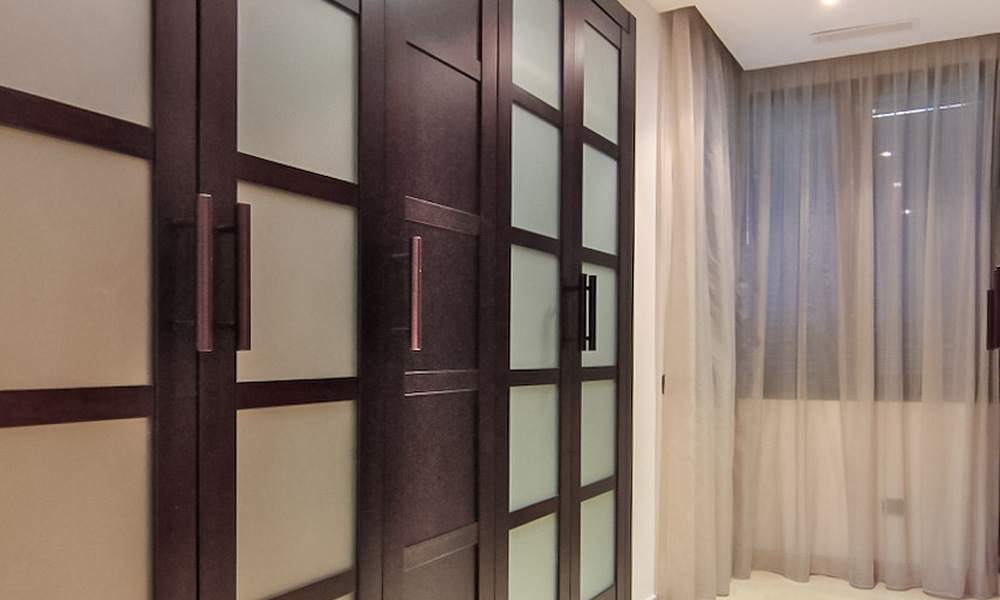 Amplio y reformado apartamento dúplex en venta en un exclusivo complejo en primera línea de playa en Puerto Banús, Marbella 51554