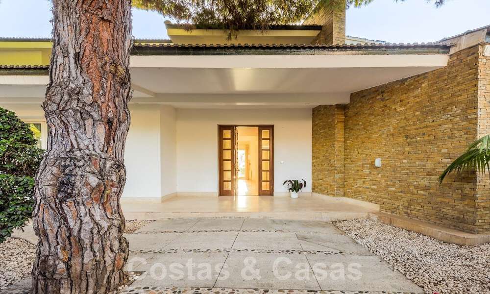 Espaciosa villa de lujo en venta con amplio jardín privado al este de Marbella centro 52560