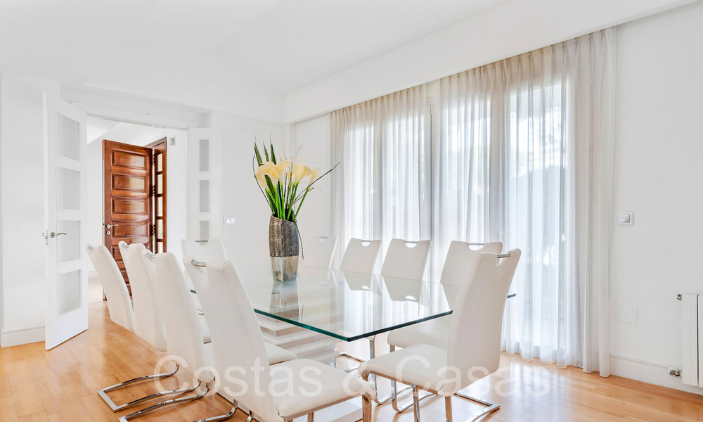 Espaciosa villa de lujo en venta con amplio jardín privado al este de Marbella centro 68900