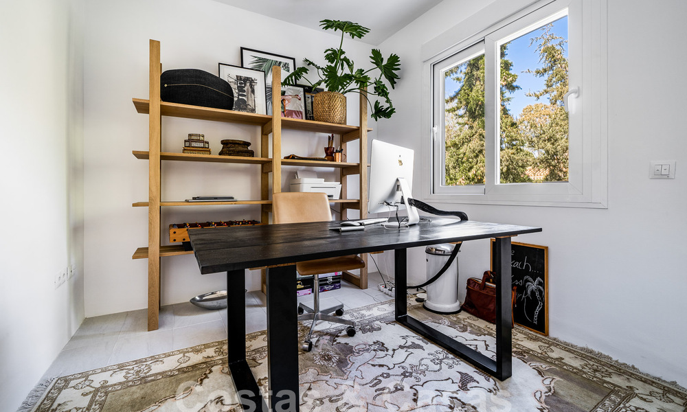 Lujosa villa en venta de estilo arquitectónico andaluz al este de Marbella centro, a un paso de las dunas y la playa 52657