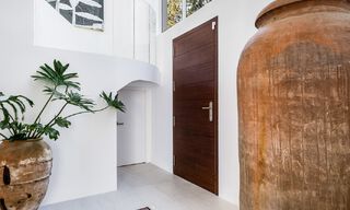 Lujosa villa en venta de estilo arquitectónico andaluz al este de Marbella centro, a un paso de las dunas y la playa 52663 