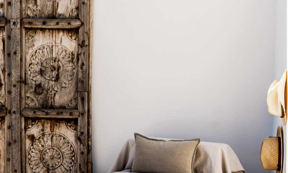 Lujosa villa en venta de estilo arquitectónico andaluz al este de Marbella centro, a un paso de las dunas y la playa 52666