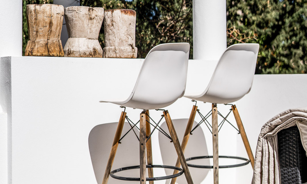 Lujosa villa en venta de estilo arquitectónico andaluz al este de Marbella centro, a un paso de las dunas y la playa 52668