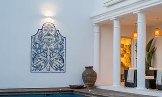 Lujosa villa en venta de estilo arquitectónico andaluz al este de Marbella centro, a un paso de las dunas y la playa 52672 