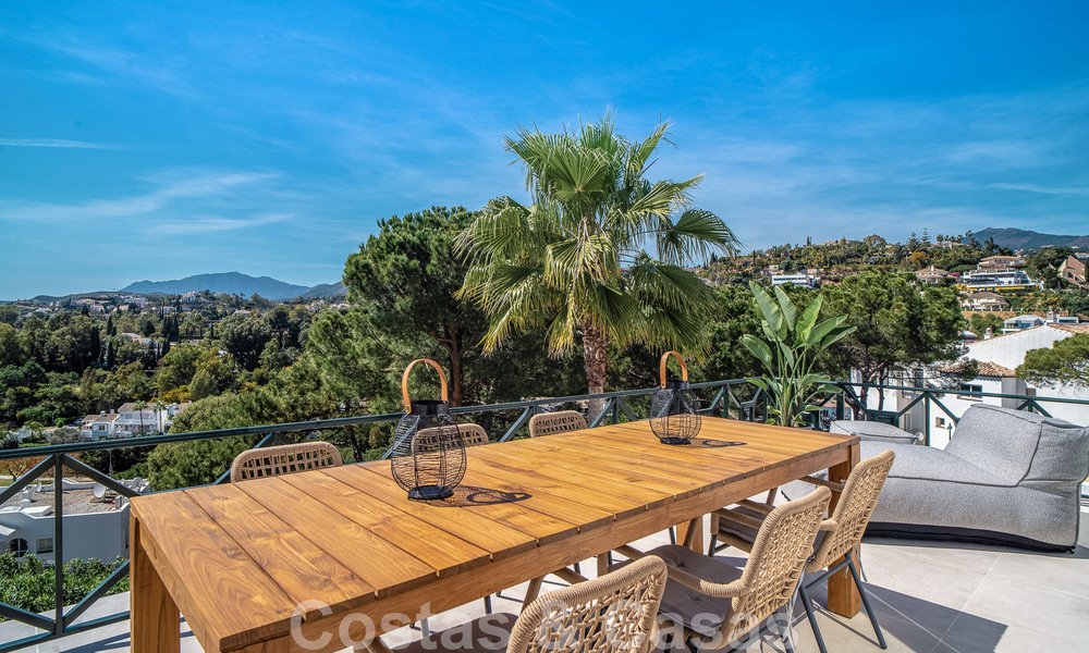 Ático totalmente reformado en venta en urbanización cerrada en La Quinta, Marbella - Benahavis 51644