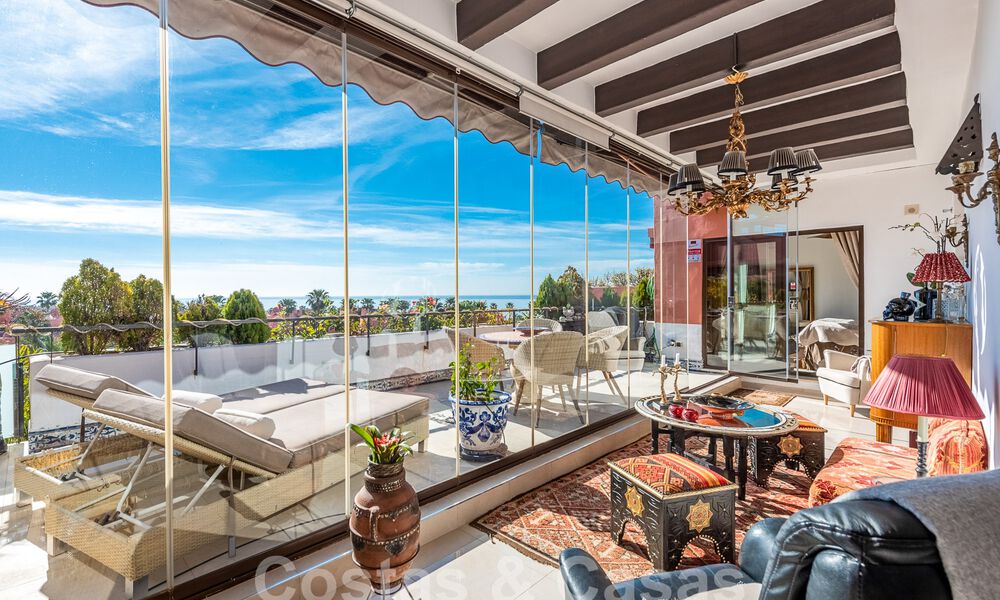 Ático en venta en una urbanización cerrada a un paso de la playa en la Nueva Milla de Oro entre Marbella y Estepona 52828