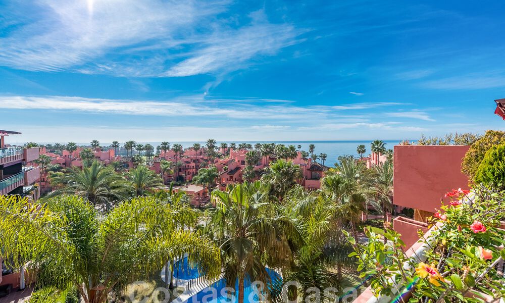 Ático en venta en una urbanización cerrada a un paso de la playa en la Nueva Milla de Oro entre Marbella y Estepona 52829