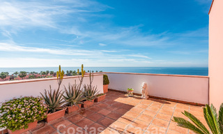 Ático en venta en una urbanización cerrada a un paso de la playa en la Nueva Milla de Oro entre Marbella y Estepona 52832 