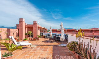 Ático en venta en una urbanización cerrada a un paso de la playa en la Nueva Milla de Oro entre Marbella y Estepona 52833 