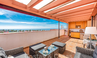 Ático en venta en una urbanización cerrada a un paso de la playa en la Nueva Milla de Oro entre Marbella y Estepona 52836 