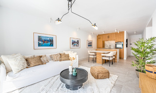 Ático reformado con gran solarium en venta, a poca distancia de los servicios e incluso Puerto Banús, Marbella 52850 