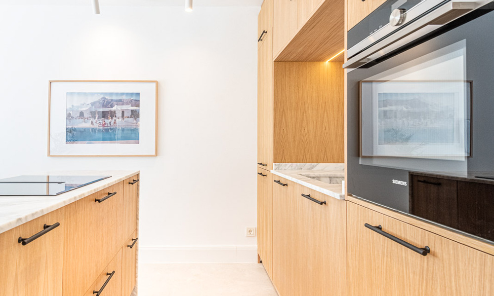 Ático reformado con gran solarium en venta, a poca distancia de los servicios e incluso Puerto Banús, Marbella 52853