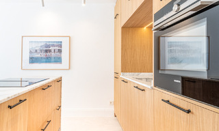 Ático reformado con gran solarium en venta, a poca distancia de los servicios e incluso Puerto Banús, Marbella 52853 