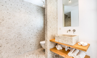 Ático reformado con gran solarium en venta, a poca distancia de los servicios e incluso Puerto Banús, Marbella 52855 