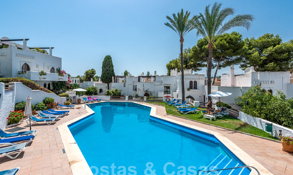 Ático reformado con gran solarium en venta, a poca distancia de los servicios e incluso Puerto Banús, Marbella 52869