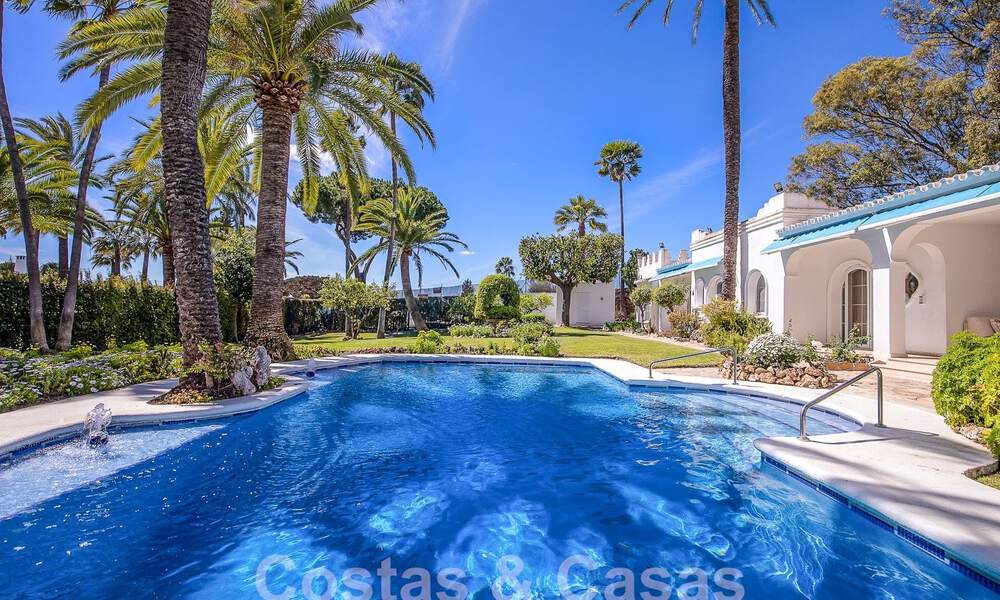 Villa andaluza en venta a poca distancia de la playa en la Nueva Milla de Oro entre Marbella y Estepona 53460