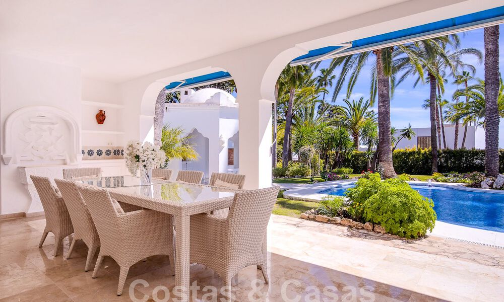 Villa andaluza en venta a poca distancia de la playa en la Nueva Milla de Oro entre Marbella y Estepona 53462