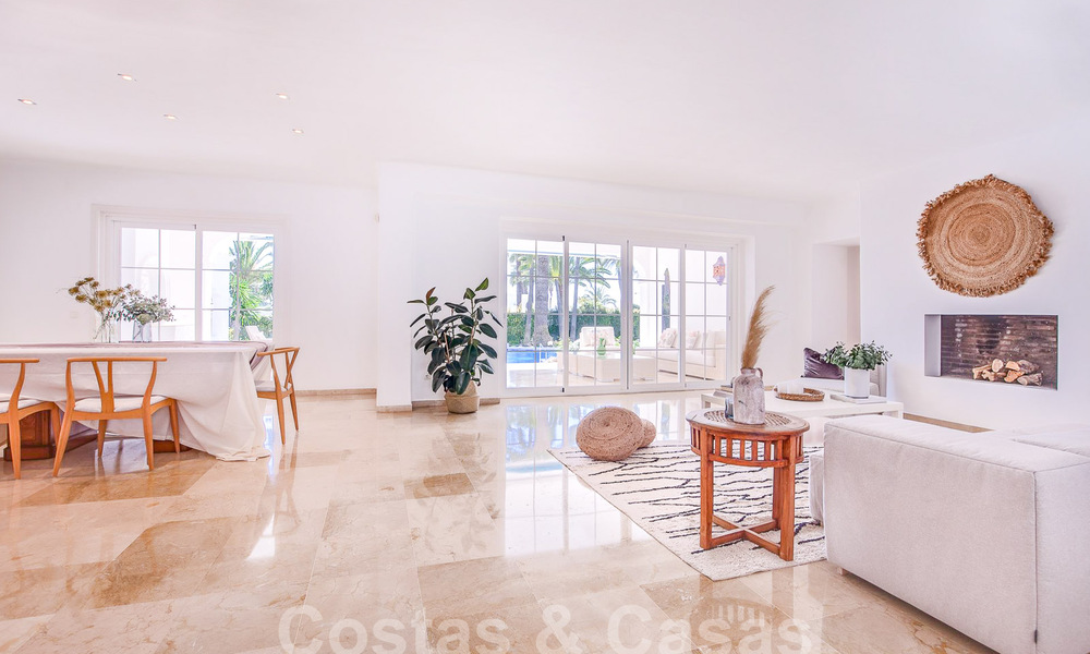 Villa andaluza en venta a poca distancia de la playa en la Nueva Milla de Oro entre Marbella y Estepona 53471