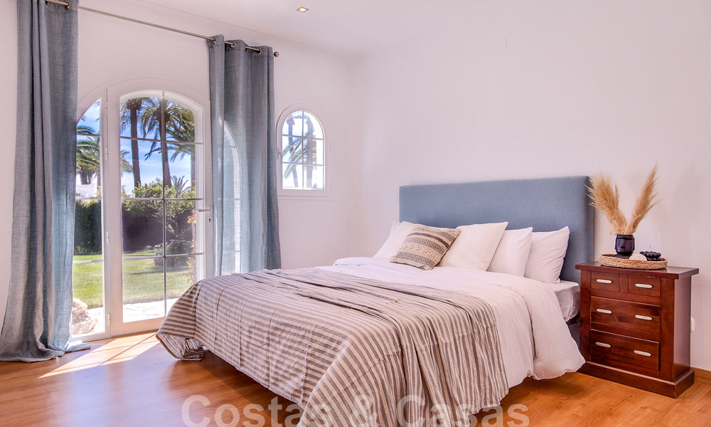 Villa andaluza en venta a poca distancia de la playa en la Nueva Milla de Oro entre Marbella y Estepona 53474