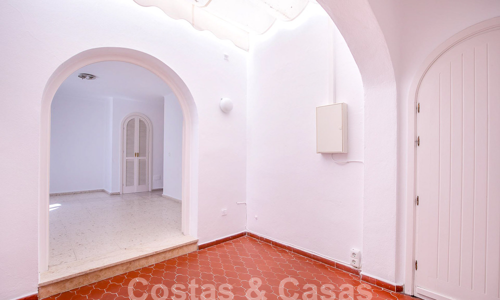 Villa andaluza en venta a poca distancia de la playa en la Nueva Milla de Oro entre Marbella y Estepona 53477