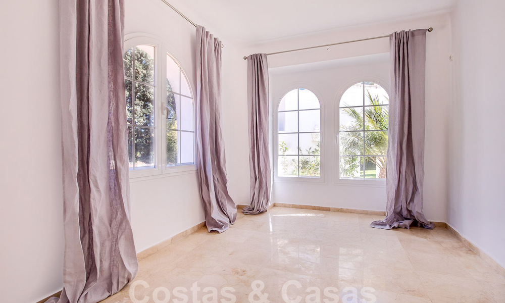Villa andaluza en venta a poca distancia de la playa en la Nueva Milla de Oro entre Marbella y Estepona 53481