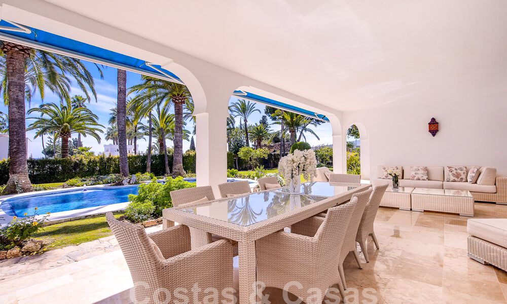 Villa andaluza en venta a poca distancia de la playa en la Nueva Milla de Oro entre Marbella y Estepona 53484