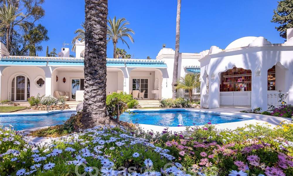 Villa andaluza en venta a poca distancia de la playa en la Nueva Milla de Oro entre Marbella y Estepona 53485