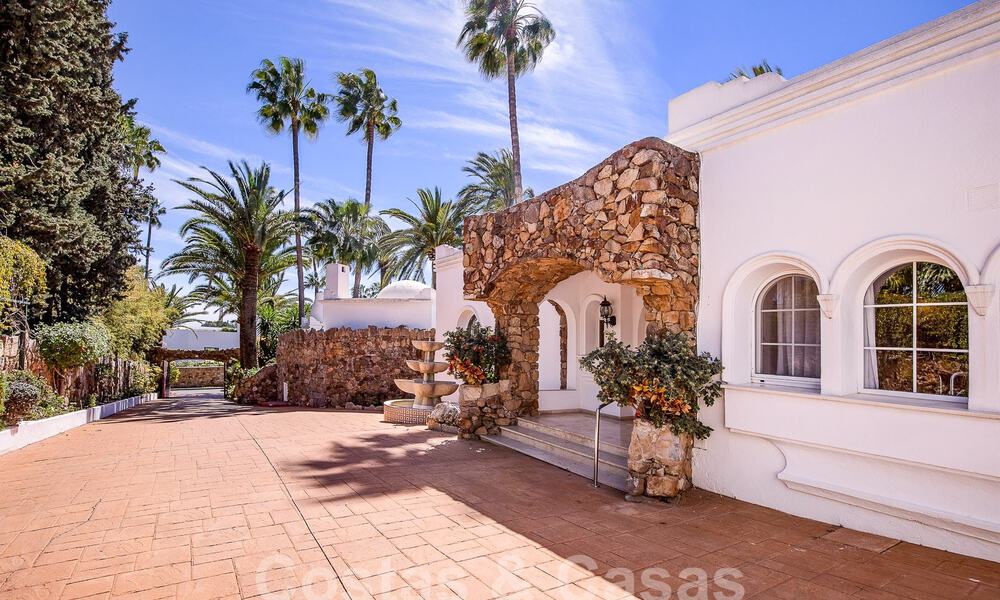 Villa andaluza en venta a poca distancia de la playa en la Nueva Milla de Oro entre Marbella y Estepona 53487