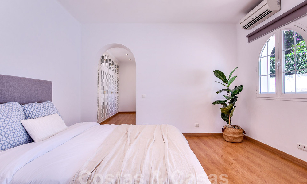 Villa andaluza en venta a poca distancia de la playa en la Nueva Milla de Oro entre Marbella y Estepona 53490