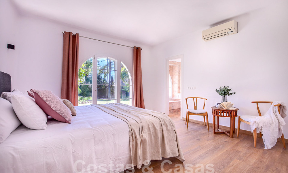 Villa andaluza en venta a poca distancia de la playa en la Nueva Milla de Oro entre Marbella y Estepona 53491