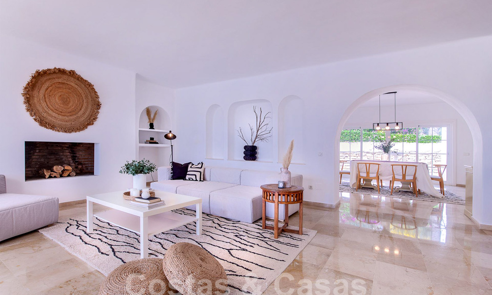 Villa andaluza en venta a poca distancia de la playa en la Nueva Milla de Oro entre Marbella y Estepona 53495