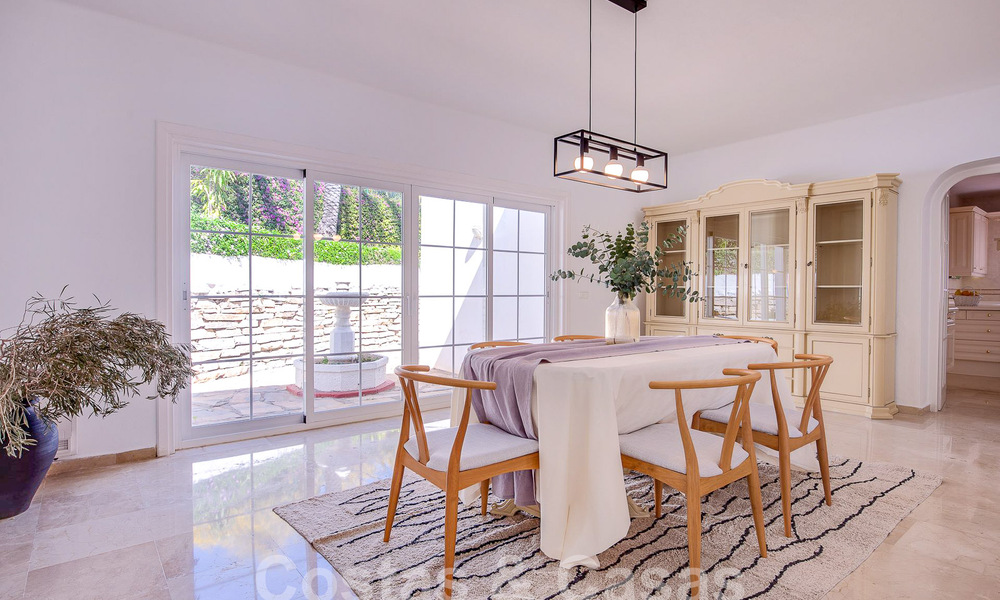 Villa andaluza en venta a poca distancia de la playa en la Nueva Milla de Oro entre Marbella y Estepona 53497