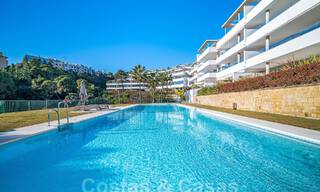 Se vende lujoso apartamento con vistas al mar en una posición elevada en Benahavis - Marbella 53285 
