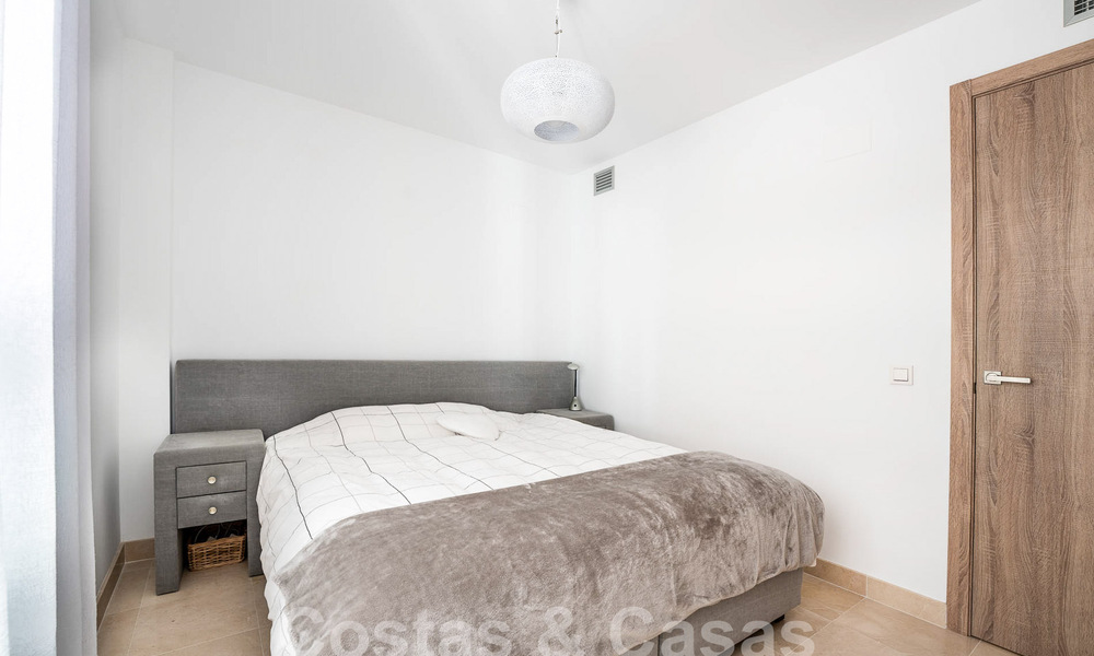 Se vende lujoso apartamento con vistas al mar en una posición elevada en Benahavis - Marbella 53292