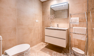 Se vende lujoso apartamento con vistas al mar en una posición elevada en Benahavis - Marbella 53295 