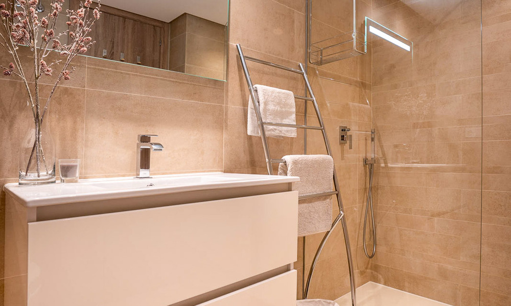 Se vende lujoso apartamento con vistas al mar en una posición elevada en Benahavis - Marbella 53296