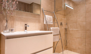 Se vende lujoso apartamento con vistas al mar en una posición elevada en Benahavis - Marbella 53296 