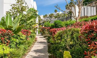 Se vende lujoso apartamento con vistas al mar en una posición elevada en Benahavis - Marbella 53306 