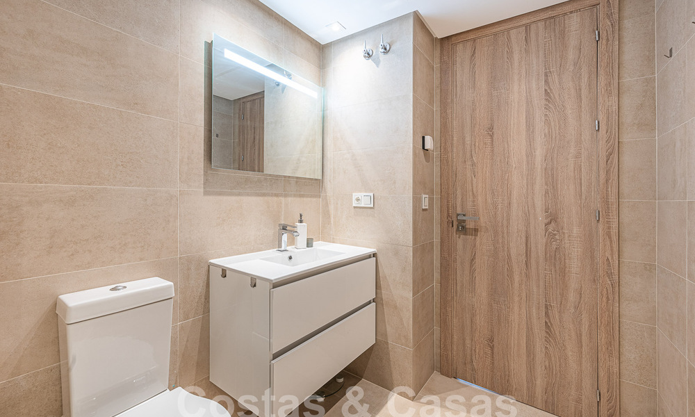 Se vende lujoso apartamento con vistas al mar en una posición elevada en Benahavis - Marbella 53313