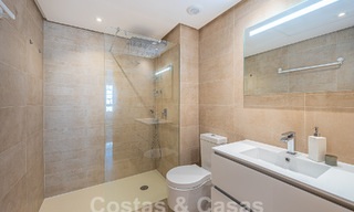 Se vende lujoso apartamento con vistas al mar en una posición elevada en Benahavis - Marbella 53316 