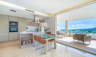 Se vende lujoso apartamento con vistas al mar en una posición elevada en Benahavis - Marbella 53318 