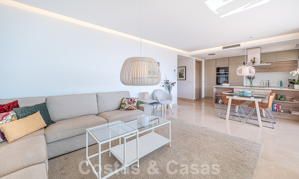 Se vende lujoso apartamento con vistas al mar en una posición elevada en Benahavis - Marbella 53319